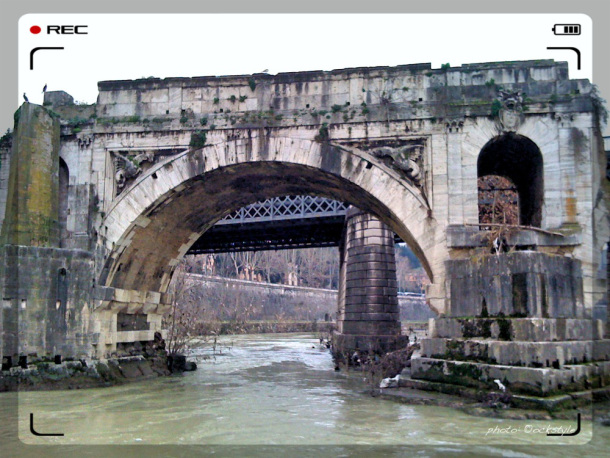 Roman Holidays: Ponte Rotto... Roma in versi :: Er Tevere | photo: ©ockstyle