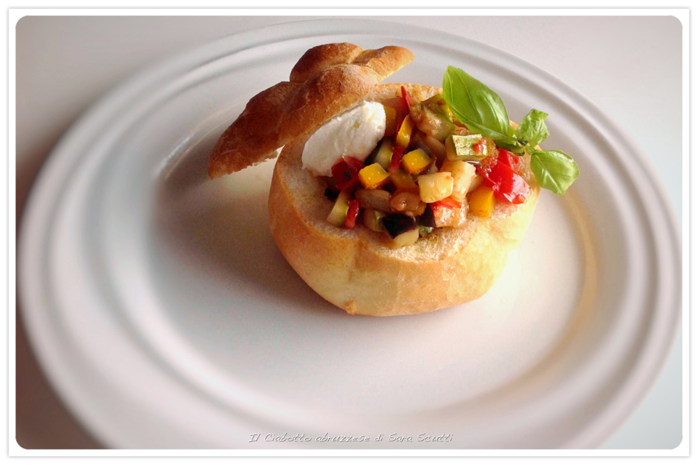 Il ciabotto abruzzese nella rosetta su piatto di Sara Scutti