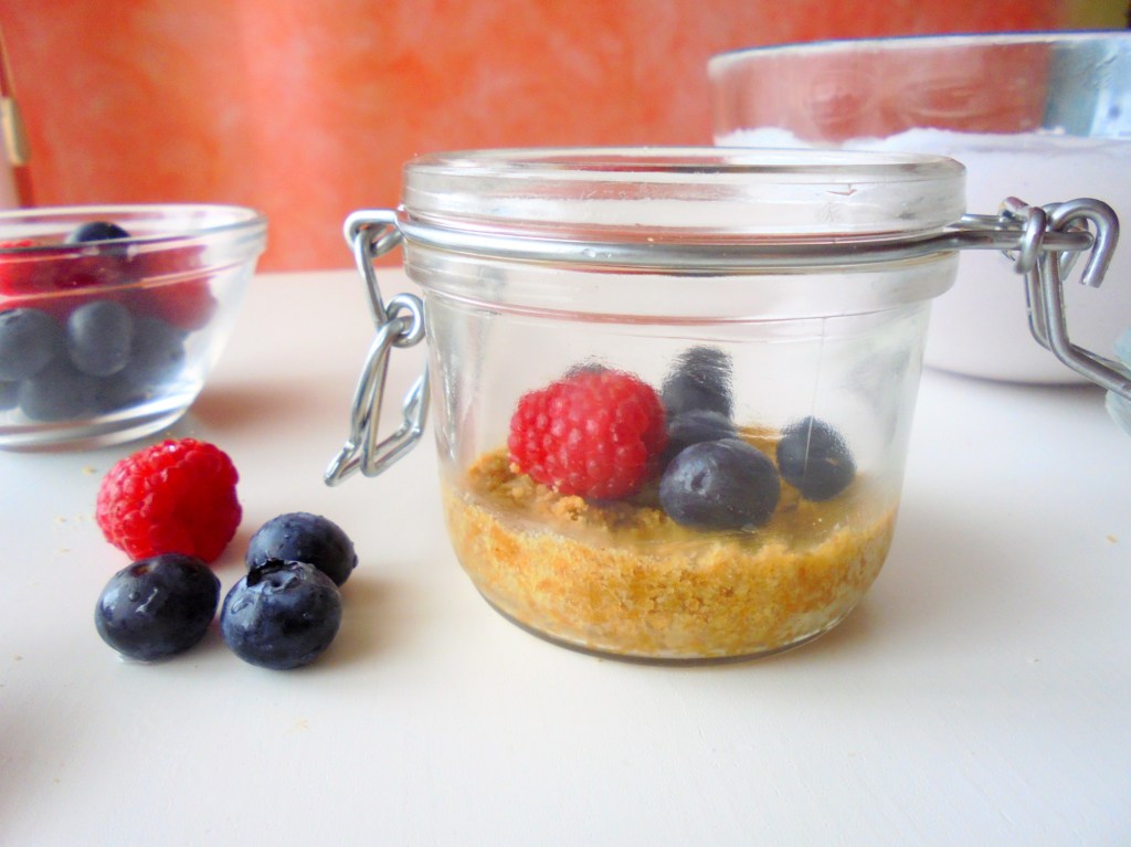 Frutti di bosco per la Cheesecake estiva (senza cottura) nel barattolo
